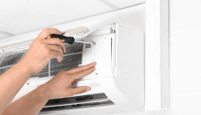 Những lưu ý khi vệ sinh máy lạnh Mitsubishi tại nhà Những lưu ý khi vệ sinh máy lạnh Mitsubishi tại nhà