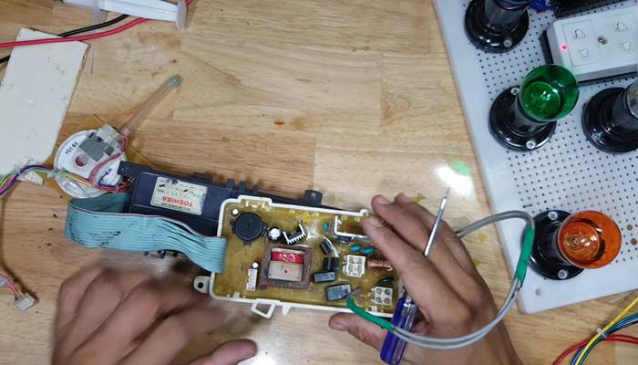 Nguyên nhân dẫn đến việc hư hỏng board máy giặt Funiki Nguyên nhân dẫn đến việc hư hỏng board máy giặt Funiki