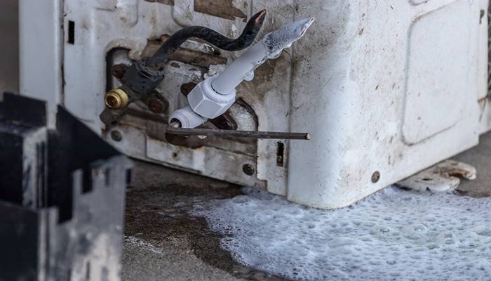 Cục nóng máy lạnh đóng tuyết ở đầu hút Cục nóng máy lạnh đóng tuyết ở đầu hút