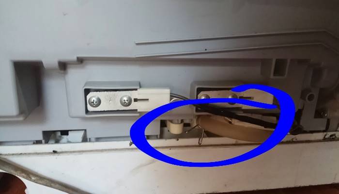 Do hỏng cảm biến từ Do hỏng cảm biến từ