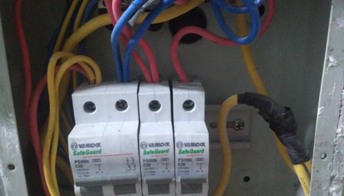 Nguyên nhân và cách khắc phục máy lạnh bị nhảy CB Nguyên nhân và cách khắc phục máy lạnh bị nhảy CB