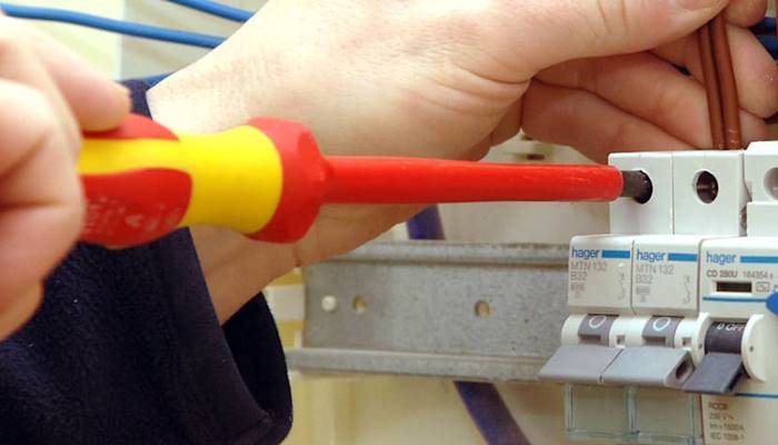 Dàn nóng bị rò rỉ điện Dàn nóng bị rò rỉ điện