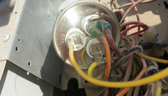 Nguyên nhân dẫn đến tình trạng tụ điều hòa Toshiba bị hư hỏng Nguyên nhân dẫn đến tình trạng tụ điều hòa Toshiba bị hư hỏng
