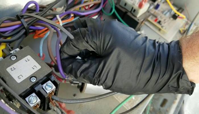 Hãy đến với dịch vụ thay tụ điều hòa Toshiba tại nhà của Máy lạnh Biên Hòa Hãy đến với dịch vụ thay tụ điều hòa Toshiba tại nhà của Máy lạnh Biên Hòa