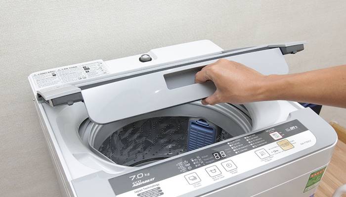 không nên đóng nắp máy giặt sau khi dùng Không nên đóng nắp máy giặt sau khi dùng
