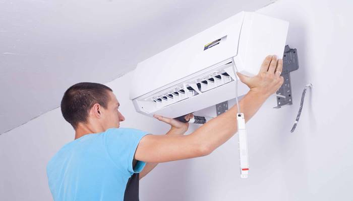 Lắp ráp máy lạnh sau khi vệ sinh Lắp ráp máy lạnh sau khi vệ sinh