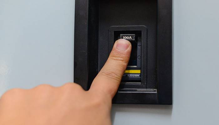 Ngắt nguồn điện máy lạnh Ngắt nguồn điện máy lạnh