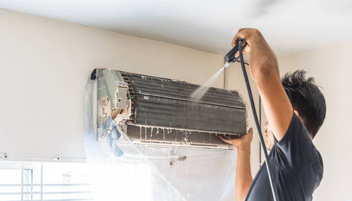 Làm sạch dàn lạnh của máy lạnh Làm sạch dàn lạnh của máy lạnh