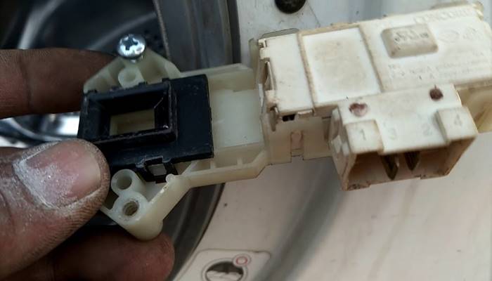 Nguyên nhân và cách khóa cửa Toshiba Nguyên nhân và cách khóa cửa Toshiba