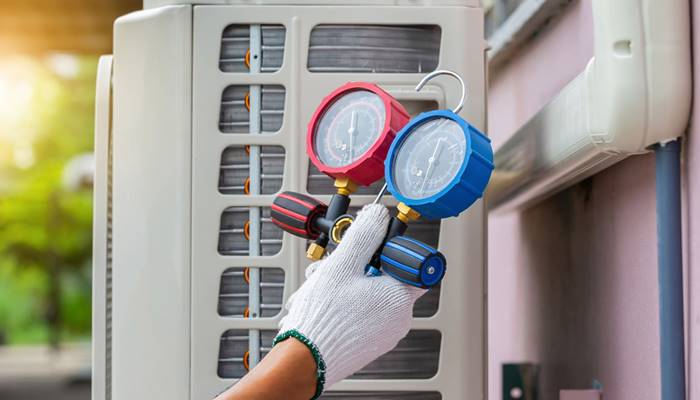 Kiểm tra lượng gas trong máy Kiểm tra lượng gas trong máy