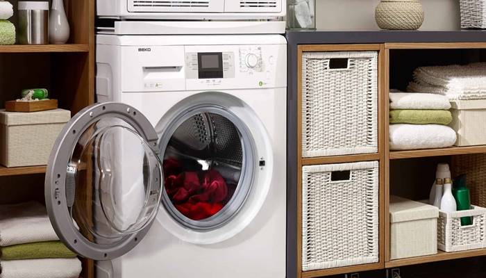 Vị trí đặt máy bị ẩm ướt hoặc bị ánh nắng chiếu trực tiếp quá nhiều Vị trí đặt máy bị ẩm ướt hoặc bị ánh nắng chiếu trực tiếp quá nhiều