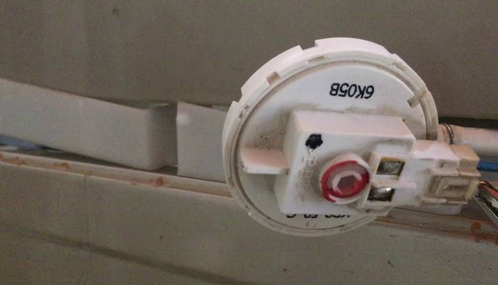 Hỏng phao áp lực nước Hỏng phao áp lực nước