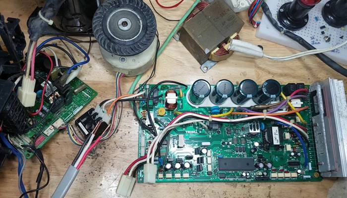 Do hỏng board mạch của dàn nóng Do hỏng board mạch của dàn nóng