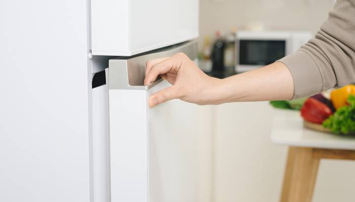 Tủ lạnh đóng không kín do viền cao su bị hỏng Tủ lạnh đóng không kín do viền cao su bị hỏng