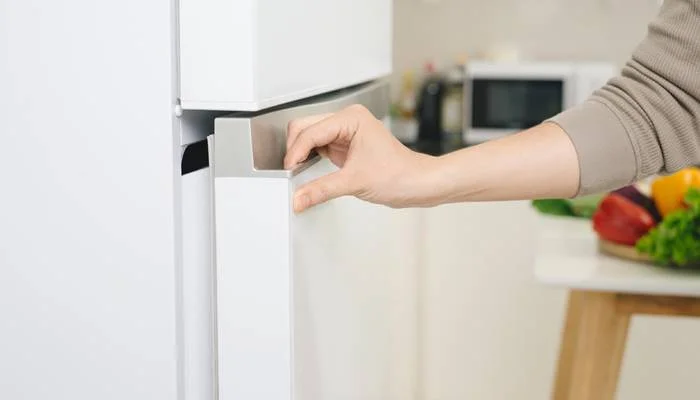 Tủ lạnh đóng không kín do viền cao su bị hỏng Tủ lạnh đóng không kín do viền cao su bị hỏng