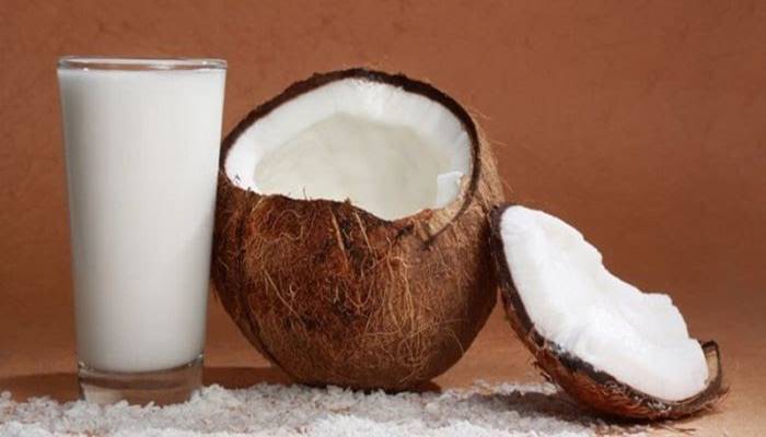Sử dụng giấm hoặc nước dừa khô giat quan ao moi bi phai mau4