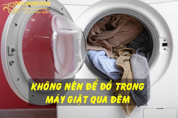 Không nên để quần áo trong máy giặt qua đêm