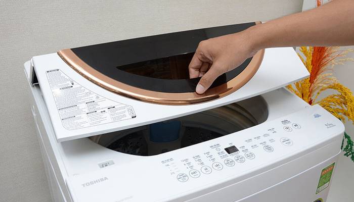Cửa máy giặt chưa được đóng kín Cửa máy giặt chưa được đóng kín