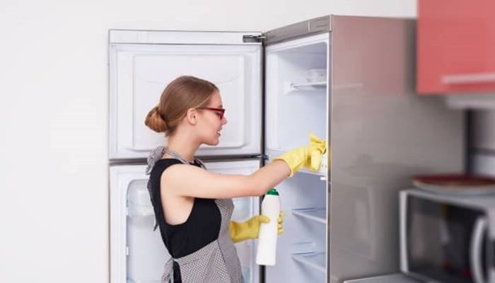 Vệ sinh tủ lạnh quá nhiều và không đúng cách Vệ sinh tủ lạnh quá nhiều và không đúng cách