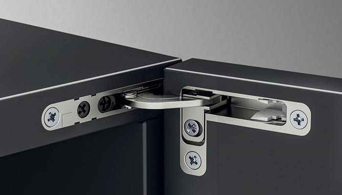Các bản lề không thẳng Các bản lề không thẳng