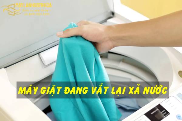 Nguyên nhân máy giặt đang vắt lại xả nước