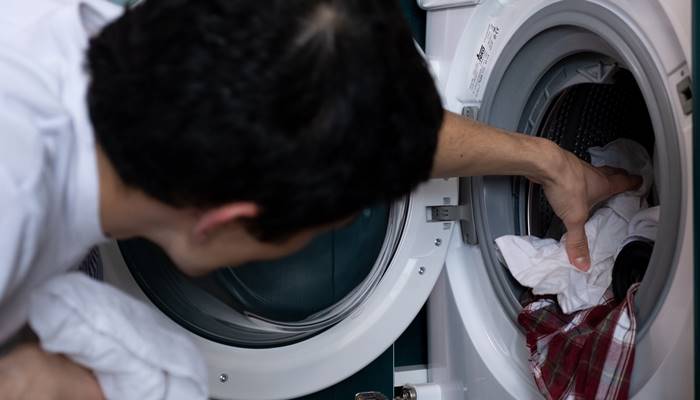 Liên hệ với đơn vị sửa chữa để kiểm tra board mạch hoặc phao áp suất Liên hệ với đơn vị sửa chữa để kiểm tra board mạch hoặc phao áp suất