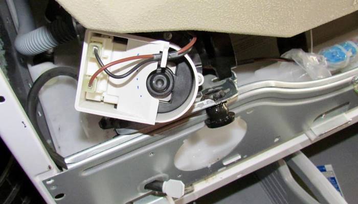 Cách kiểm tra xem phao áp suất của máy giặt có bị hỏng hay không Cách kiểm tra xem phao áp suất của máy giặt có bị hỏng hay không