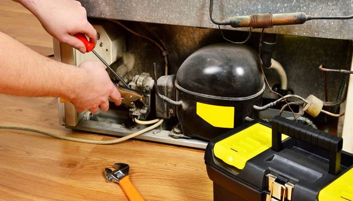 Cách khắc phục tủ lạnh bị rò rỉ điện Cách khắc phục tủ lạnh bị rò rỉ điện