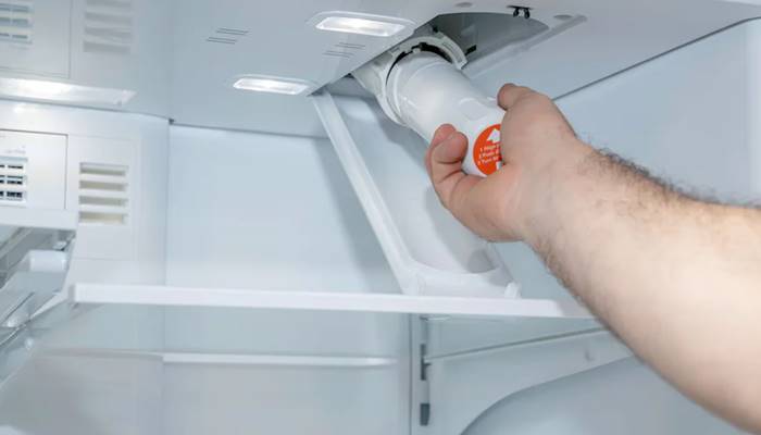 Vệ sinh đường ống cấp nước của tủ lạnh Vệ sinh đường ống cấp nước của tủ lạnh