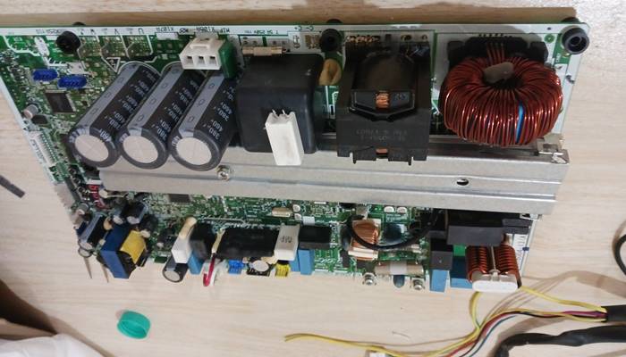 Bo mạch máy lạnh Toshiba bị lỗi Bo mạch máy lạnh Toshiba bị lỗi