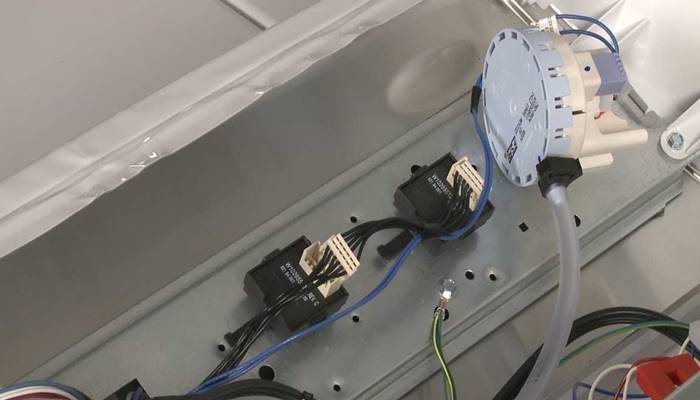 Kiểm tra phao áp lực nước Kiểm tra phao áp lực nước