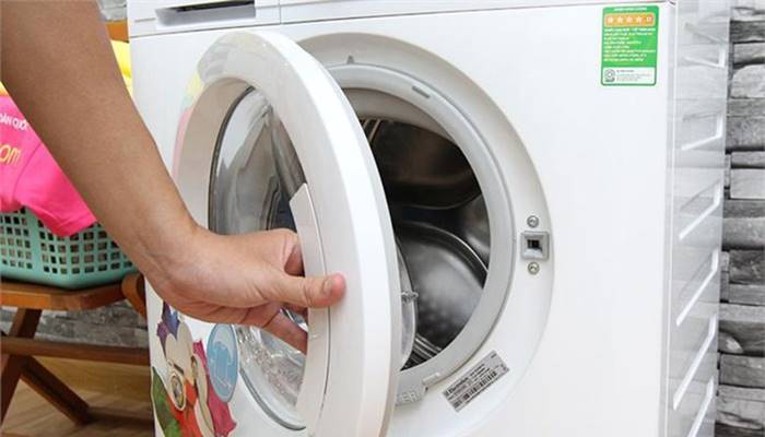 Do cửa máy giặt chưa đóng chặt Do cửa máy giặt chưa đóng chặt