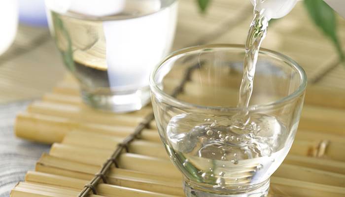 Giữ màu quần áo đen bằng giấm Giữ màu quần áo đen bằng giấm