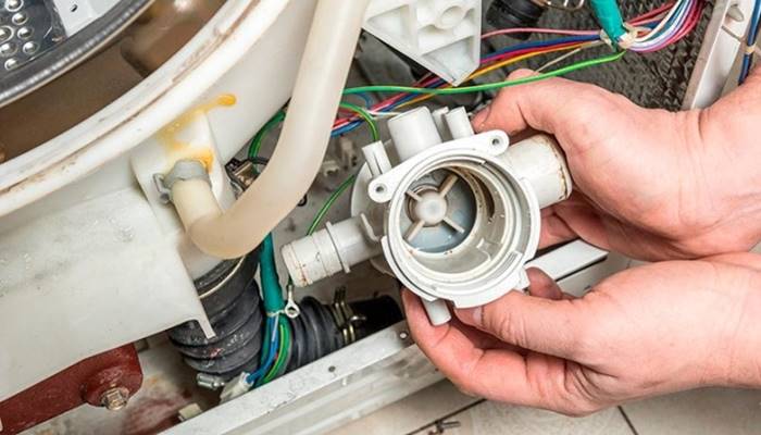 Lắp đặt đường ống thoát nước quá cao so với van xả Lắp đặt đường ống thoát nước quá cao so với van xả