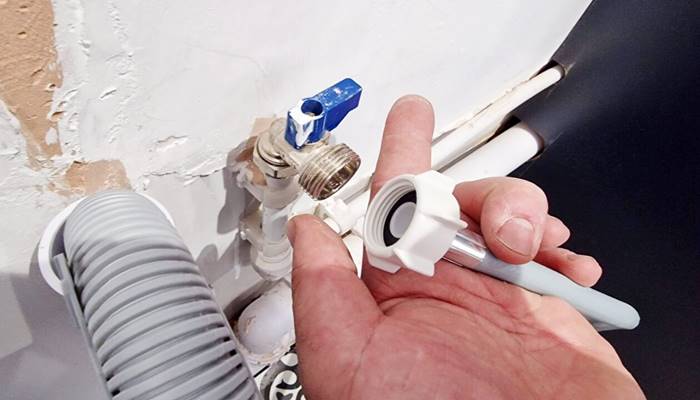 Do lưới lọc của van cấp nước bị tắc nghẽn Do lưới lọc của van cấp nước bị tắc nghẽn