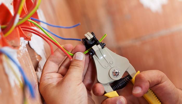 Dây nguồn từ cảm biến đến mạch điều khiển bị đứt hoặc bị tụt Dây nguồn từ cảm biến đến mạch điều khiển bị đứt hoặc bị tụt