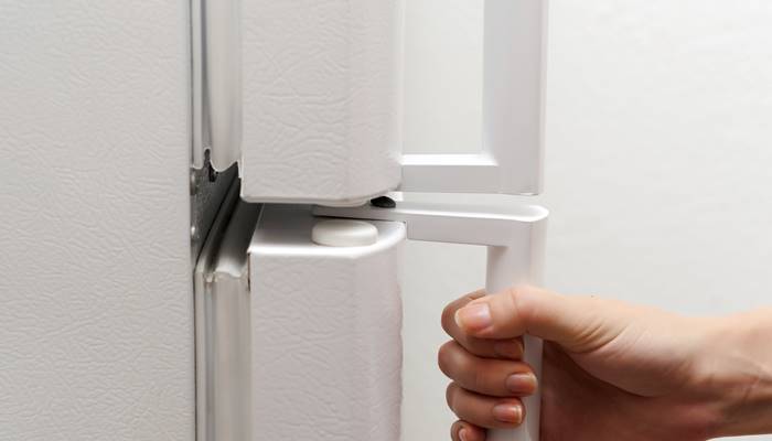 Cửa tủ lạnh chưa đóng kín Cửa tủ lạnh chưa đóng kín