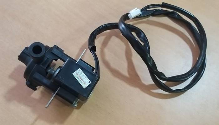 Do hỏng bơm nước điều hòa Do hỏng bơm nước điều hòa