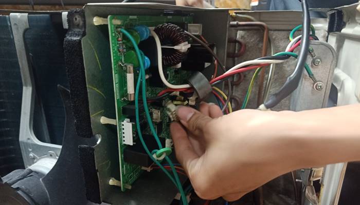 Lỗi cảm biến nhiệt độ cánh tản gió gặp trục trặc Lỗi cảm biến nhiệt độ cánh tản gió gặp trục trặc