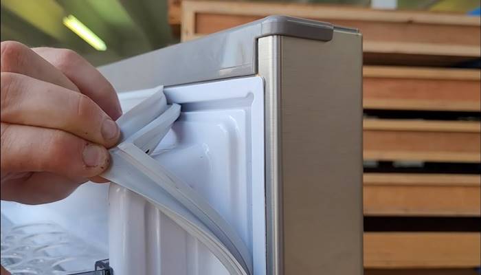 Cửa tủ lạnh đóng không kín Cửa tủ lạnh đóng không kín