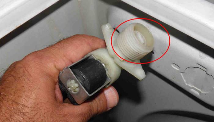 Kiểm tra lưới lọc van cấp Kiểm tra lưới lọc van cấp