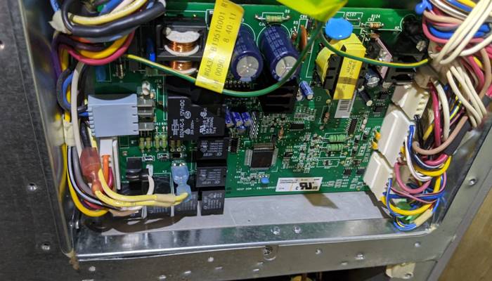 Nguyên nhân và cách khắc phục tủ lạnh Samsung nháy đèn ở bên trong bo mạch Nguyên nhân và cách khắc phục tủ lạnh Samsung nháy đèn ở bên trong bo mạch