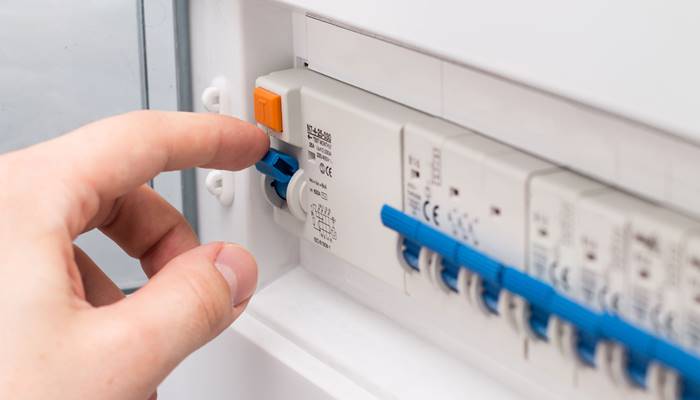 Ưu điểm của tắt máy lạnh bằng cầu dao điện Ưu điểm của tắt máy lạnh bằng cầu dao điện