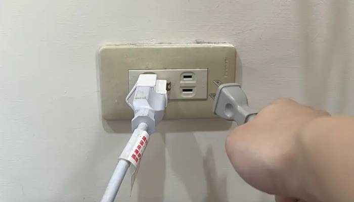 Do nguồn điện hay dây nguồn hoặc phích cắm Do nguồn điện hay dây nguồn hoặc phích cắm