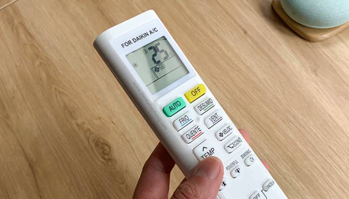 Điều khiển điều hòa Daikin bị lỗi màn hình và các nút bấm chập chờn Điều khiển điều hòa Daikin bị lỗi màn hình và các nút bấm chập chờn