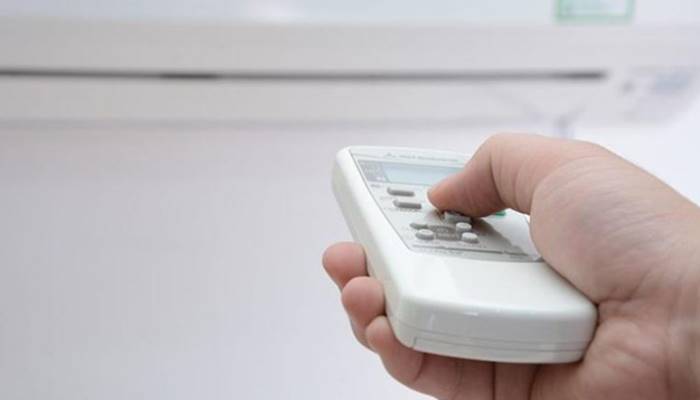 Ngắt hết nguồn điện đối với điều hòa Daikin và liên hệ trung tâm sữa chữa Ngắt hết nguồn điện đối với điều hòa Daikin và liên hệ trung tâm sữa chữa