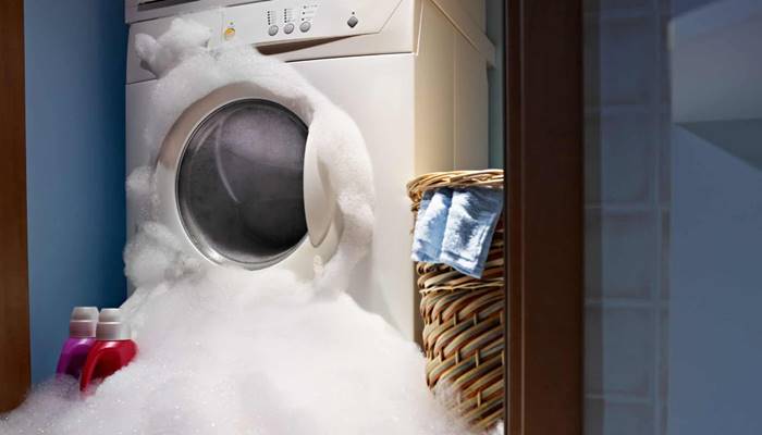Sử dụng quá nhiều bột giặt/nước giặt Sử dụng quá nhiều bột giặt/nước giặt