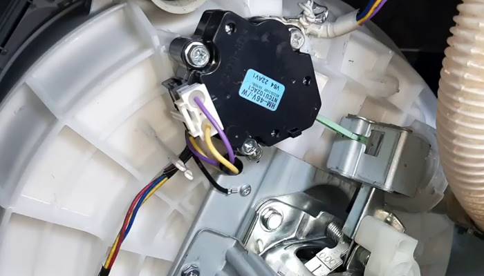 Hỏng van xả hoặc bơm thoát nước Hỏng van xả hoặc bơm thoát nước