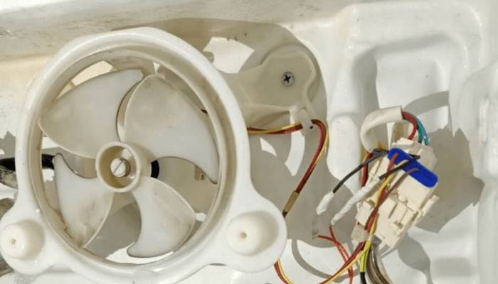 Cánh quạt bị khô dầu mỡ Cánh quạt bị khô dầu mỡ