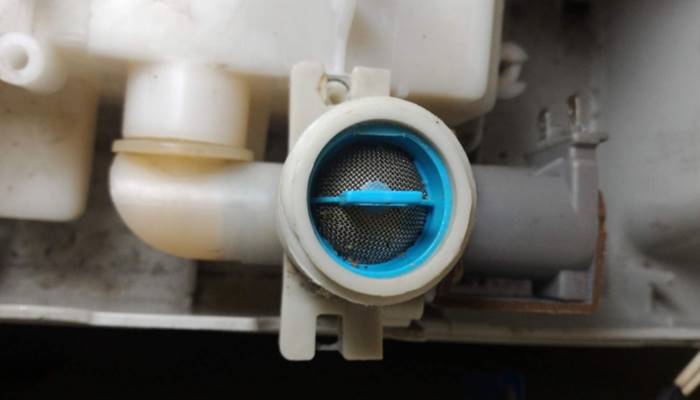 Kiểm tra nguồn cấp nước vào máy giặt Midea Kiểm tra nguồn cấp nước vào máy giặt Midea